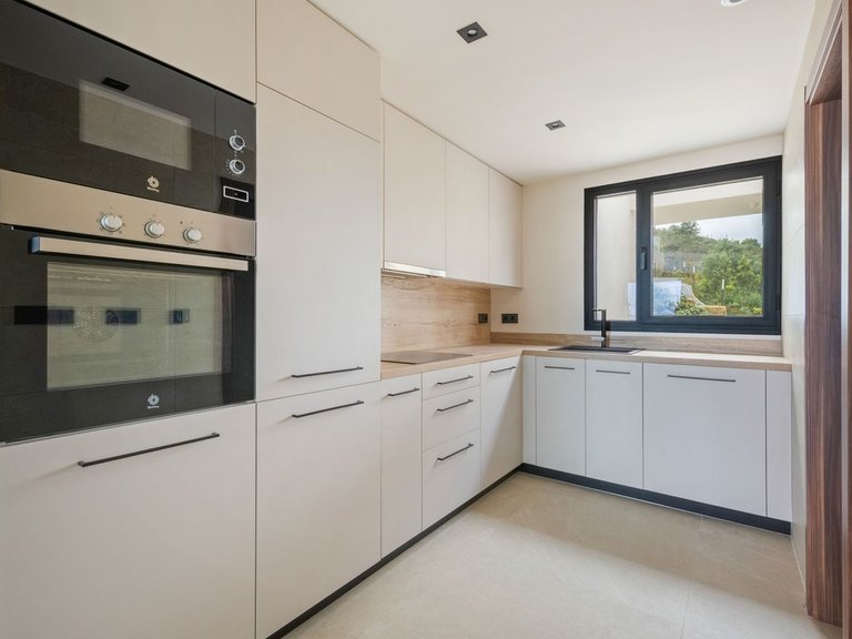 Apartment for Sale in Nueva Andalucía, Malaga 11