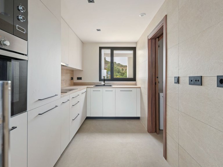 Apartment for Sale in Nueva Andalucía, Malaga 13