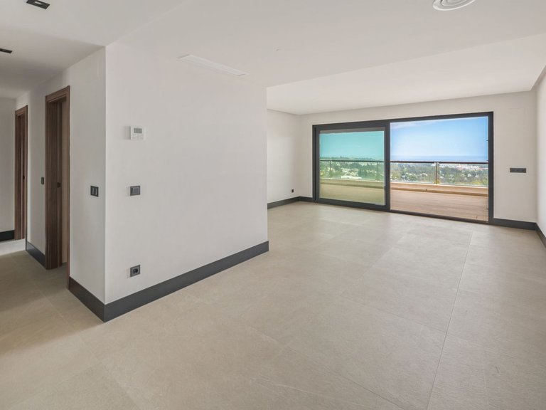 Apartment for Sale in Nueva Andalucía, Malaga 14