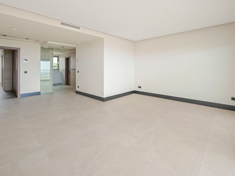 Apartment for Sale in Nueva Andalucía, Malaga 15