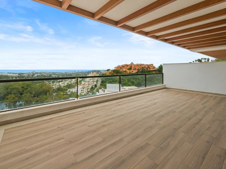 Apartment for Sale in Nueva Andalucía, Malaga 16