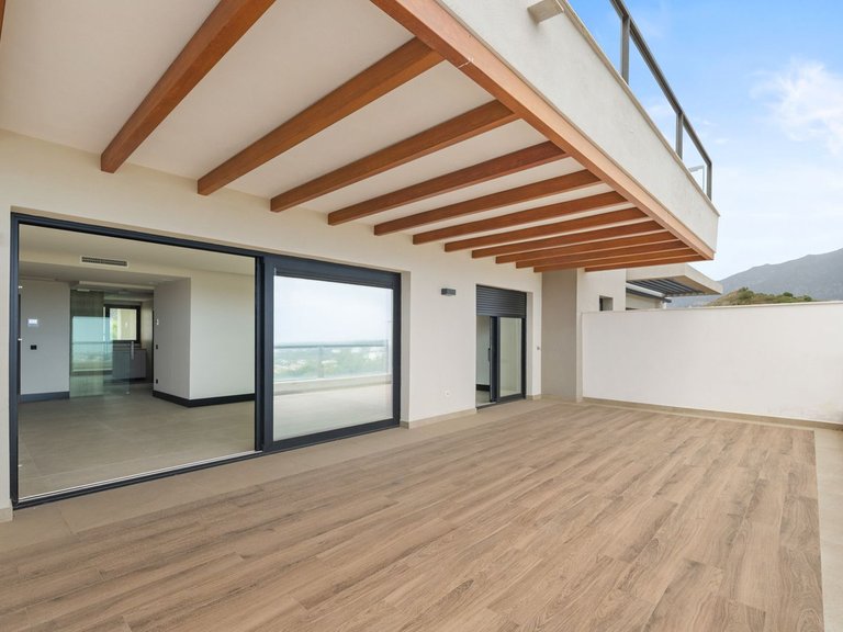 Apartment for Sale in Nueva Andalucía, Malaga 20