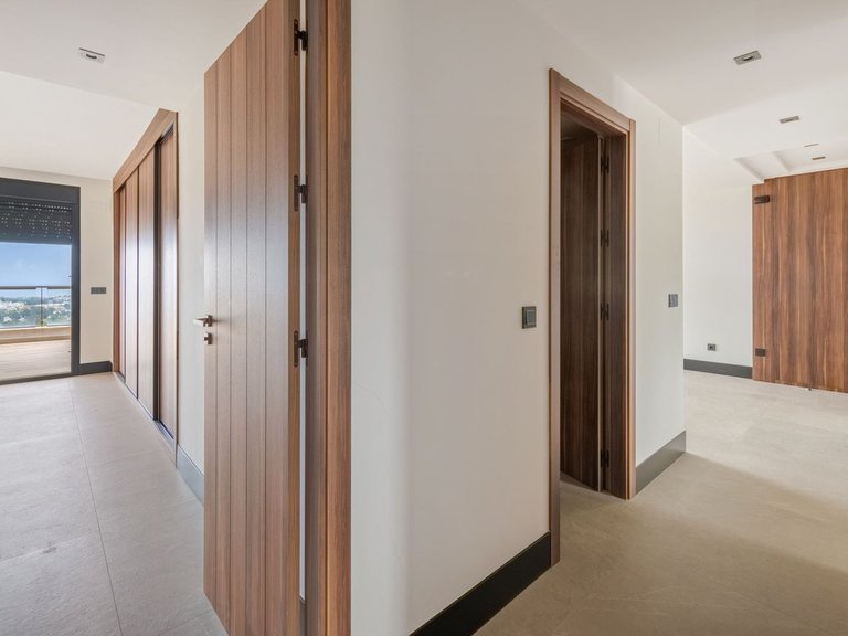 Apartment for Sale in Nueva Andalucía, Malaga 23