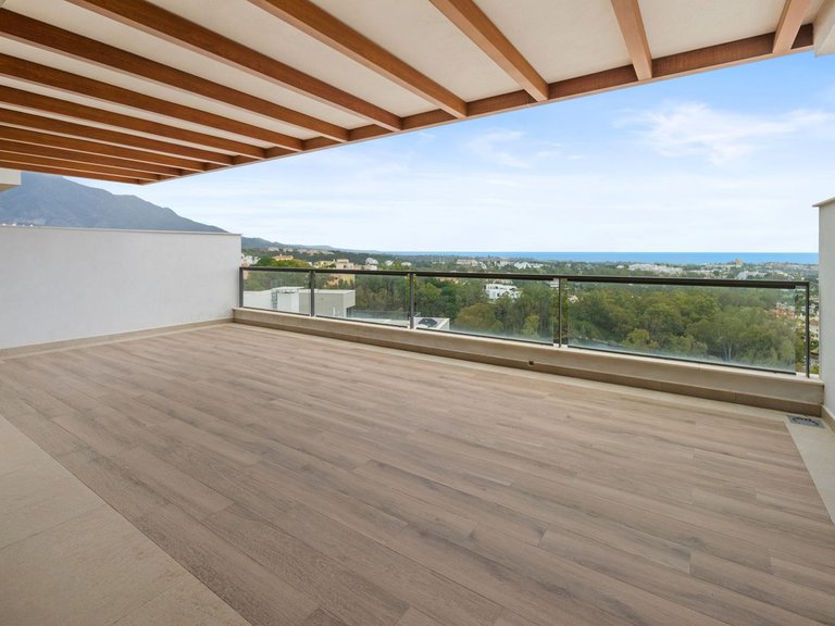Apartment for Sale in Nueva Andalucía, Malaga 5