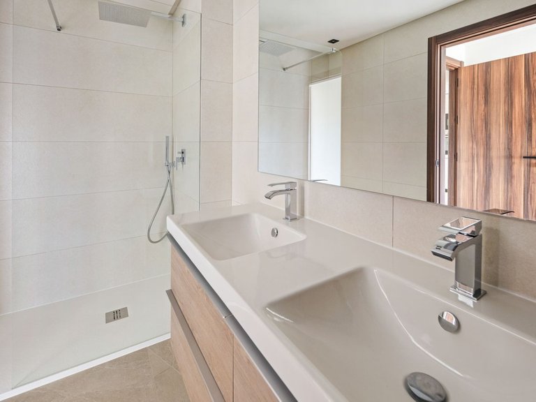 Apartment for Sale in Nueva Andalucía, Malaga 9