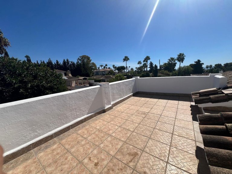 Apartment for Sale in El Paraiso, Malaga 13