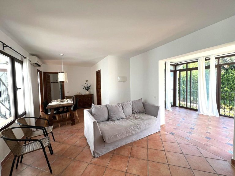 Apartment for Sale in El Paraiso, Malaga 4