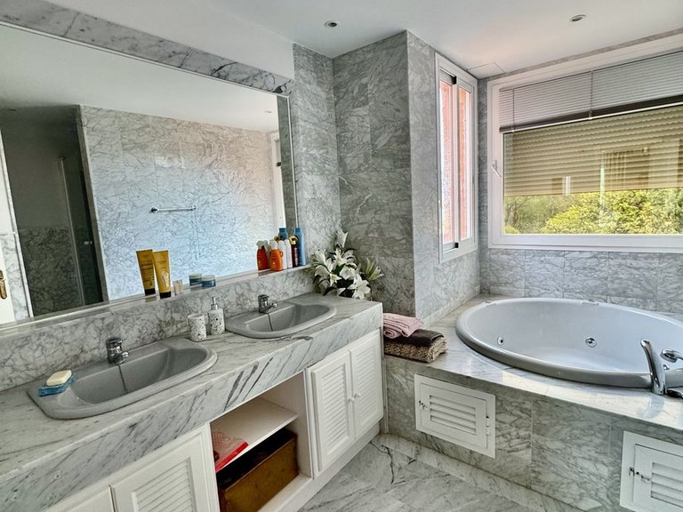 Apartment for Sale in Guadalmina Baja, Malaga 20