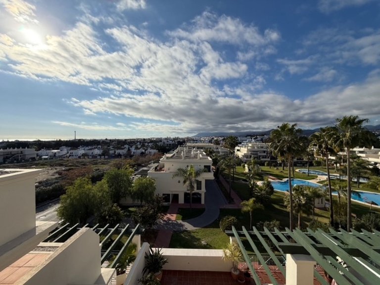Apartment for Sale in Nueva Andalucía, Malaga 1