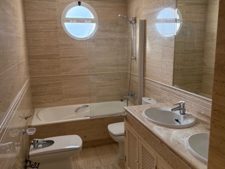 Apartment for Sale in Nueva Andalucía, Malaga 10