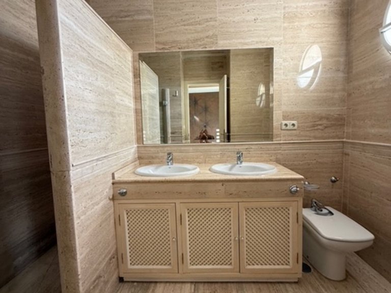 Apartment for Sale in Nueva Andalucía, Malaga 11