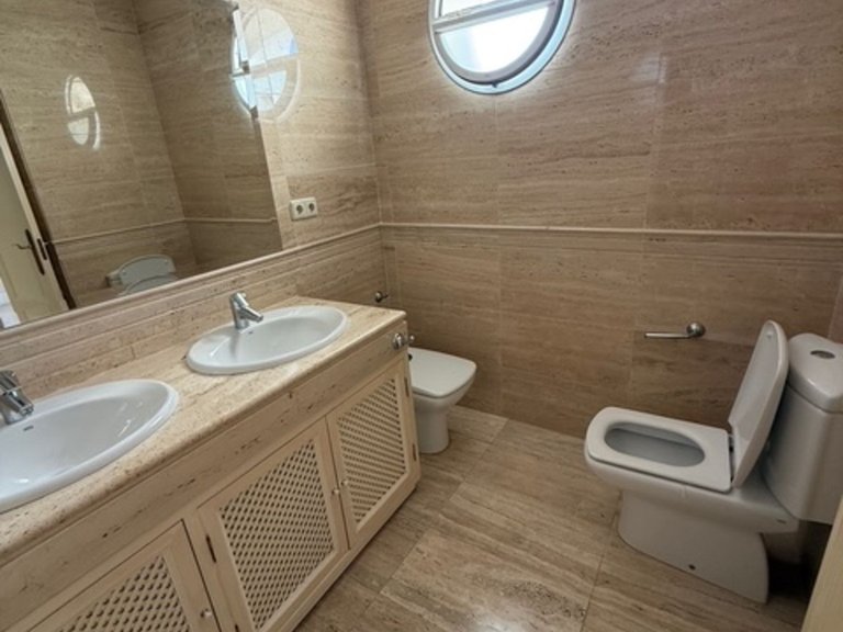 Apartment for Sale in Nueva Andalucía, Malaga 12