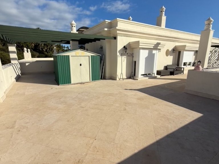 Apartment for Sale in Nueva Andalucía, Malaga 16