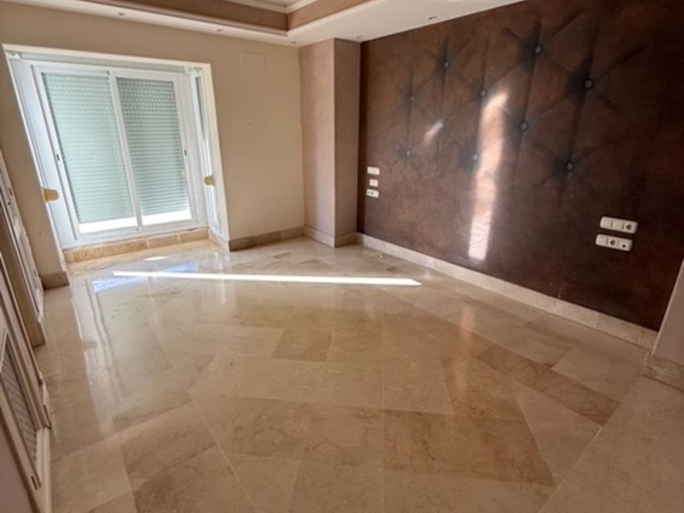 Apartment for Sale in Nueva Andalucía, Malaga 6