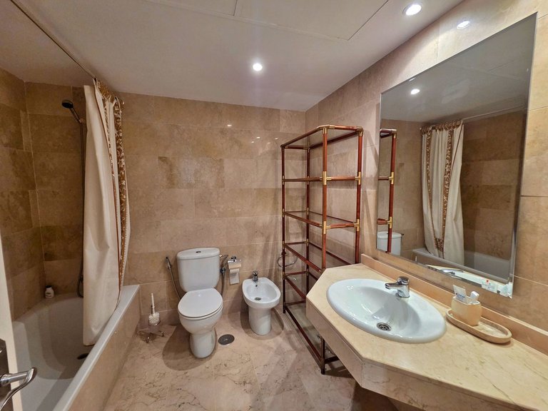 Apartment for Sale in Puerto Banús, Malaga 16