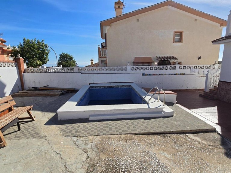 Villa for Sale in Arroyo De La Miel, Malaga 46