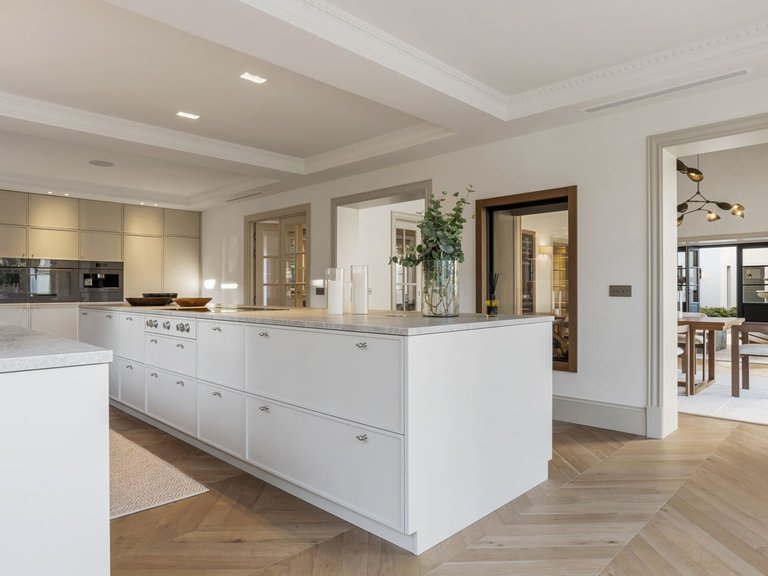 Villa for Sale in Nueva Andalucía, Malaga 11