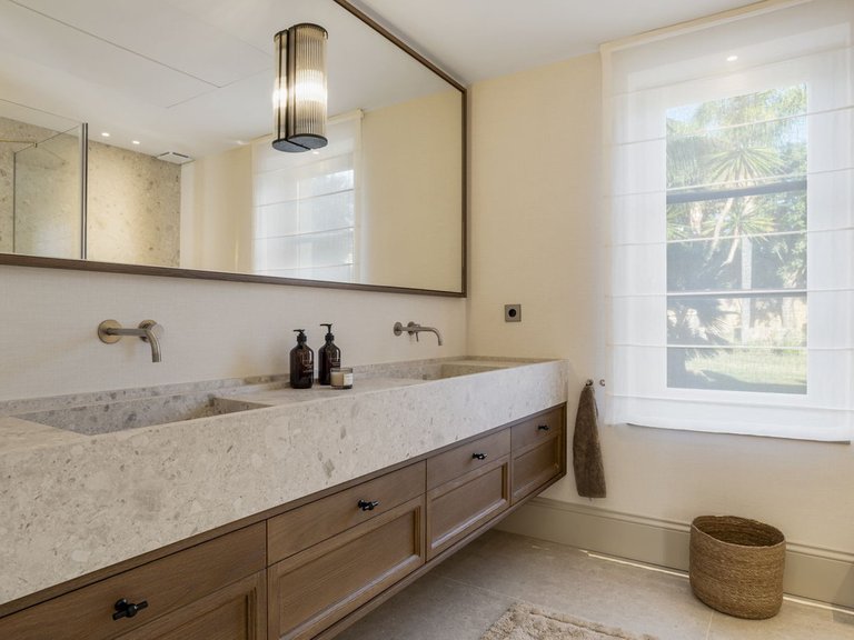 Villa for Sale in Nueva Andalucía, Malaga 13