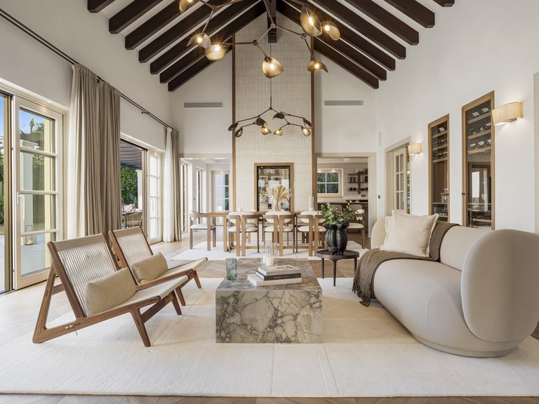 Villa for Sale in Nueva Andalucía, Malaga 2
