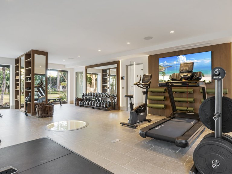 Villa for Sale in Nueva Andalucía, Malaga 30