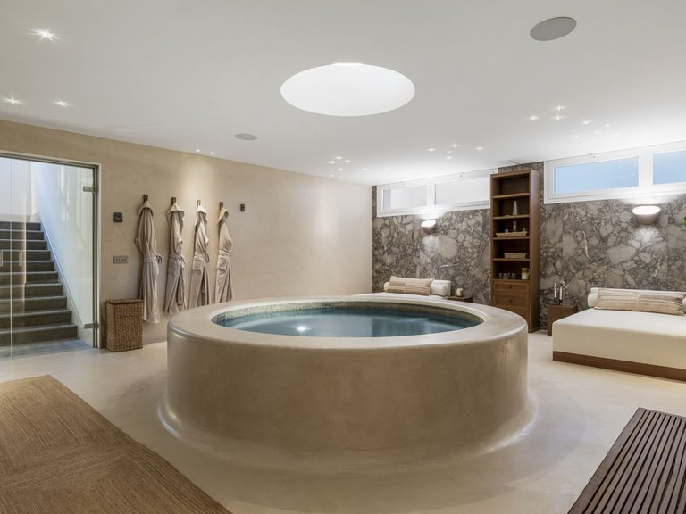Villa for Sale in Nueva Andalucía, Malaga 32