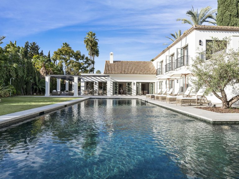 Villa for Sale in Nueva Andalucía, Malaga 39