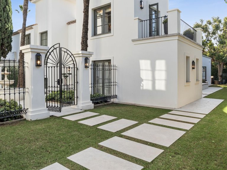 Villa for Sale in Nueva Andalucía, Malaga 47