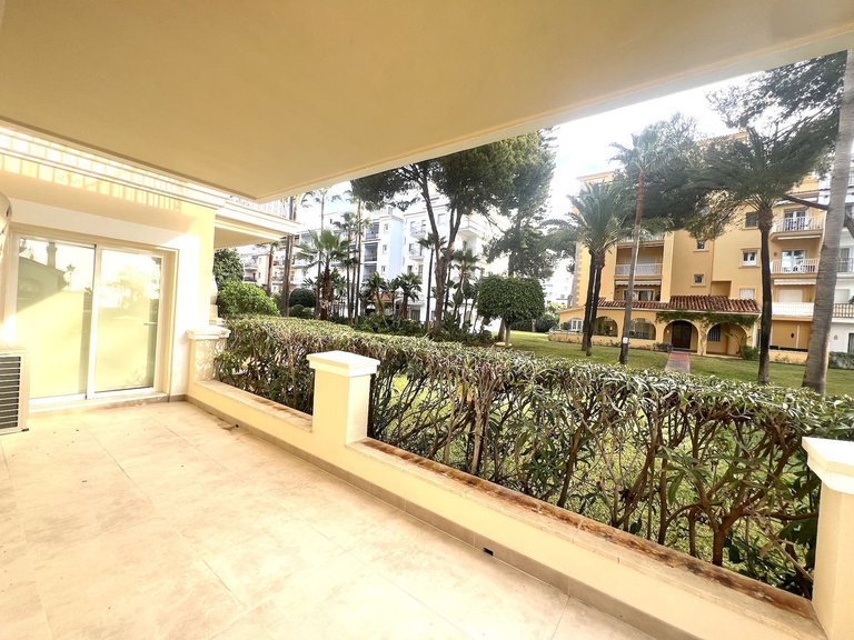 Apartment for Sale in Puerto Banús, Malaga 1