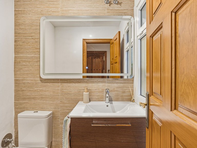 Villa for Sale in Las Lagunas, Malaga 12