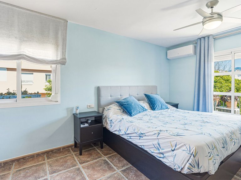 Villa for Sale in Las Lagunas, Malaga 16