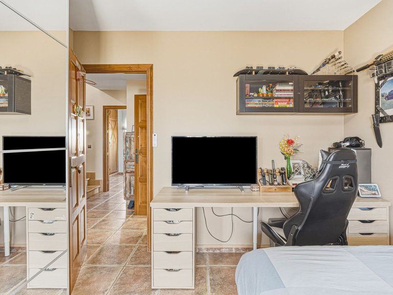 Villa for Sale in Las Lagunas, Malaga 18