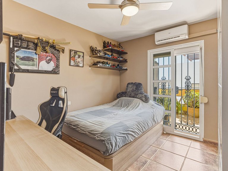 Villa for Sale in Las Lagunas, Malaga 19