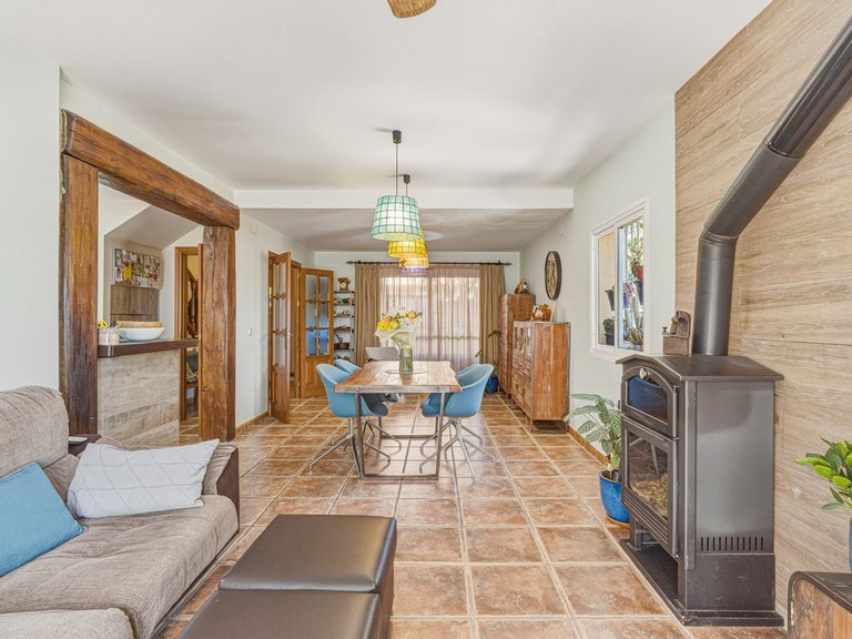 Villa for Sale in Las Lagunas, Malaga 2