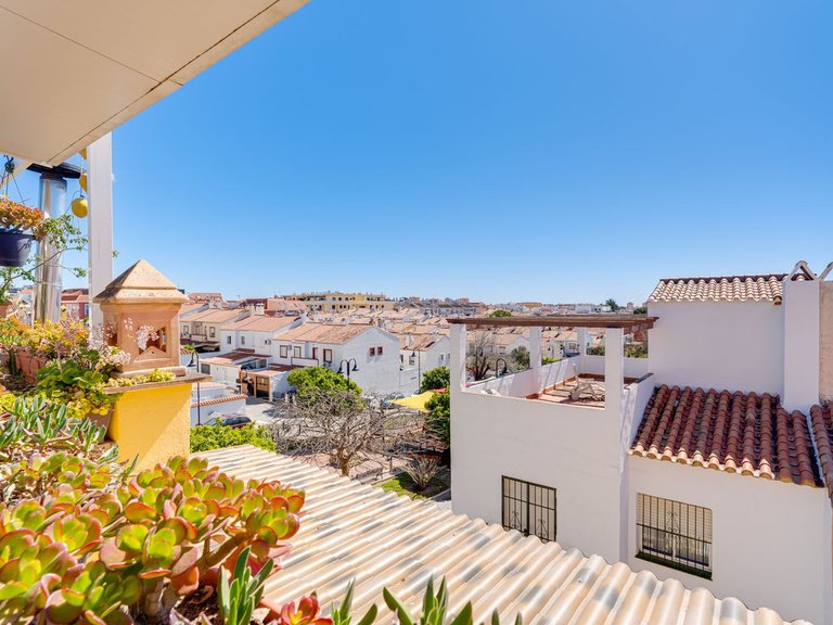 Villa for Sale in Las Lagunas, Malaga 21