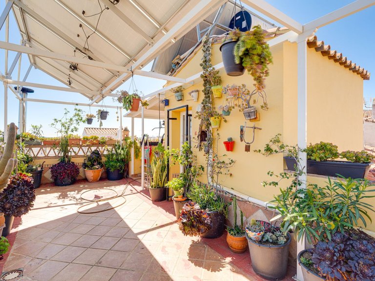 Villa for Sale in Las Lagunas, Malaga 23