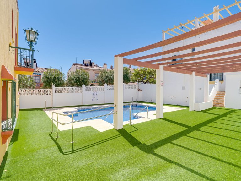Villa for Sale in Las Lagunas, Malaga 28