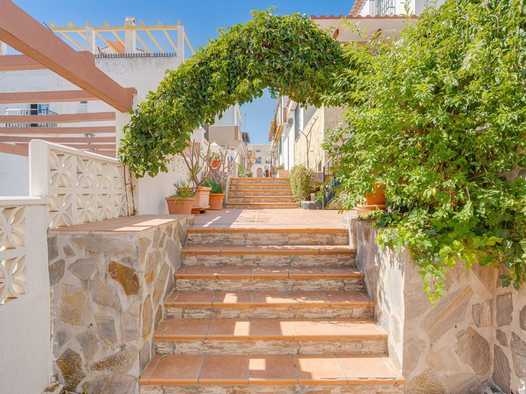 Villa for Sale in Las Lagunas, Malaga 29