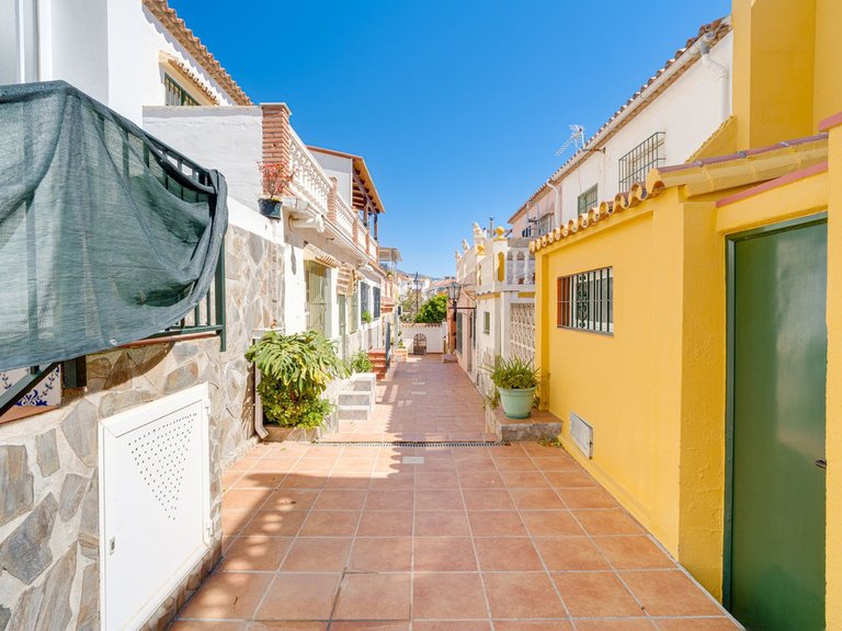 Villa for Sale in Las Lagunas, Malaga 30