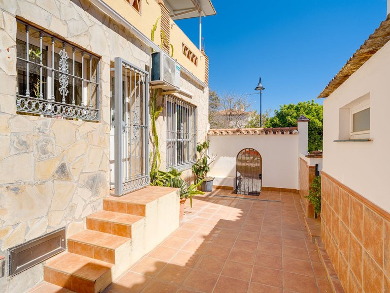 Villa for Sale in Las Lagunas, Malaga 32