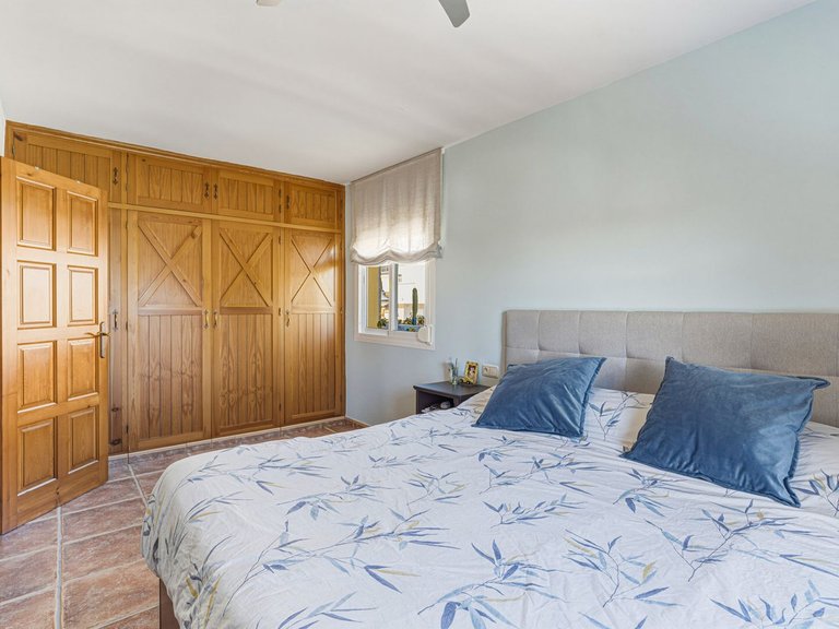 Villa for Sale in Las Lagunas, Malaga 5