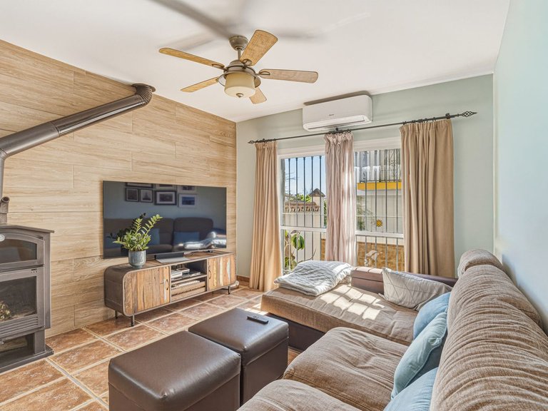 Villa for Sale in Las Lagunas, Malaga 6