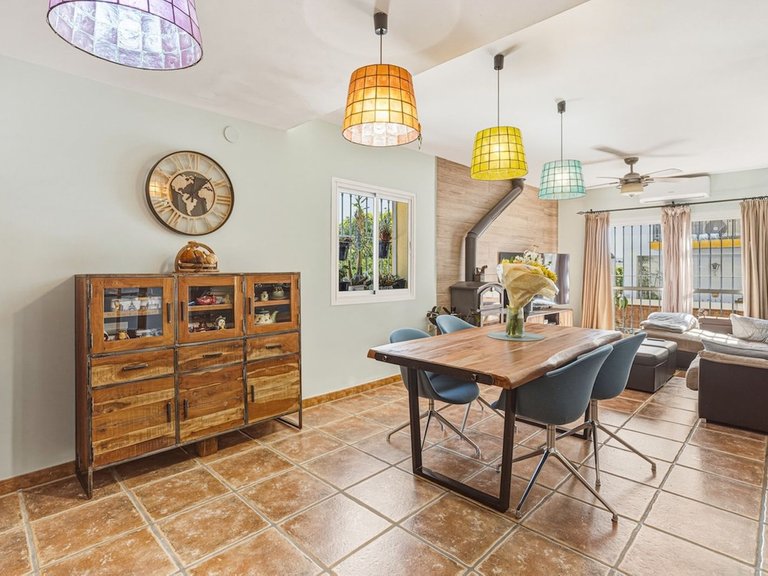 Villa for Sale in Las Lagunas, Malaga 7