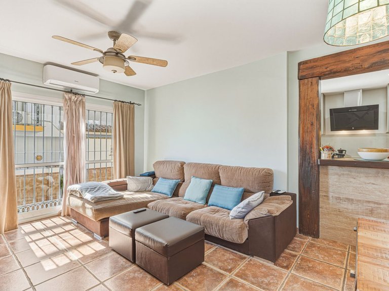 Villa for Sale in Las Lagunas, Malaga 8