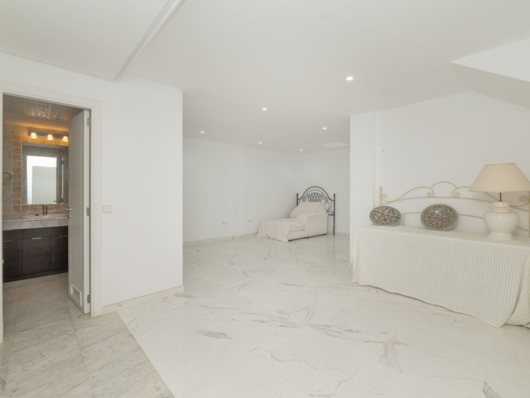 Villa for Sale in Bahía De Marbella, Malaga 12