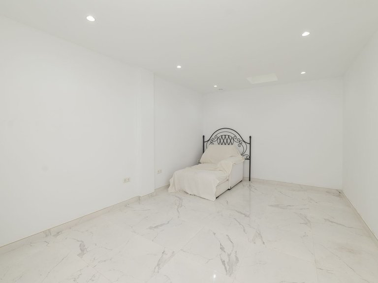 Villa for Sale in Bahía De Marbella, Malaga 17