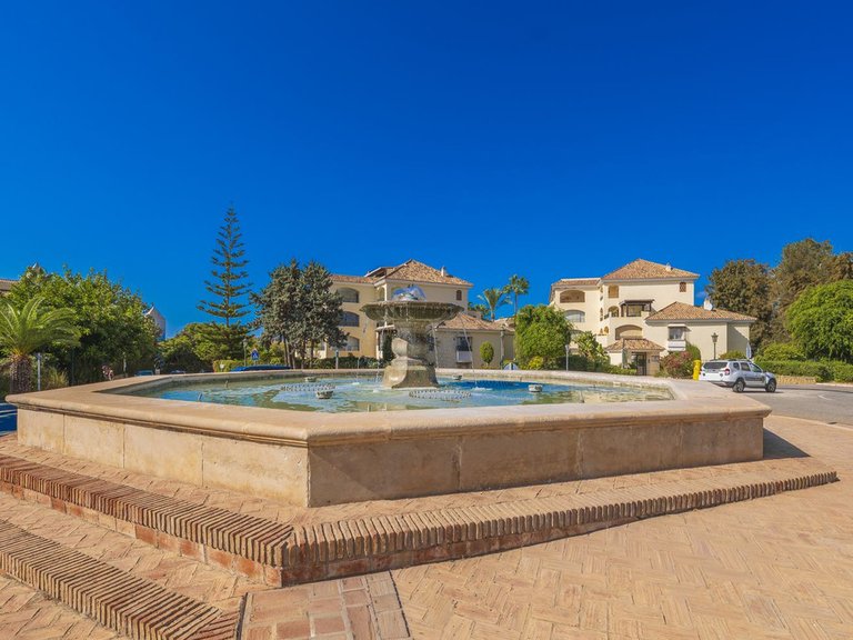 Villa for Sale in Bahía De Marbella, Malaga 35
