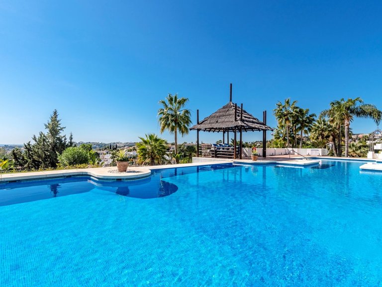 Apartment for Sale in Nueva Andalucía, Malaga 14