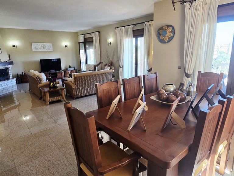 Villa for Sale in Sierrezuela, Malaga 17