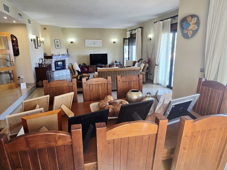 Villa for Sale in Sierrezuela, Malaga 18