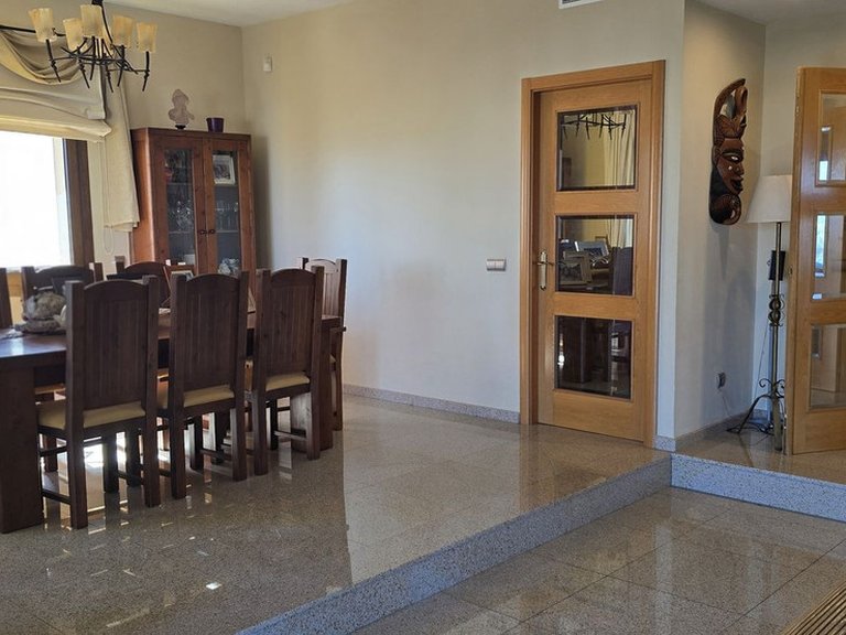 Villa for Sale in Sierrezuela, Malaga 19